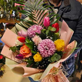 Burdur Çiçekçi Anastasia Lale ve Güller Çiçek Buketi